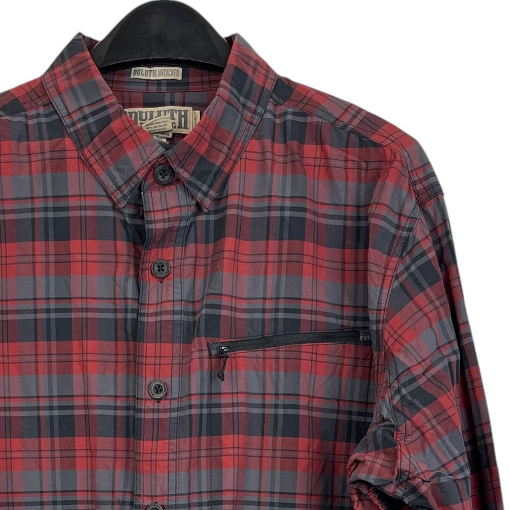 Duluth Trading UNTUCKED Mens XL Hiking Travel 100%‎ Nylon Button Up Red Plaid